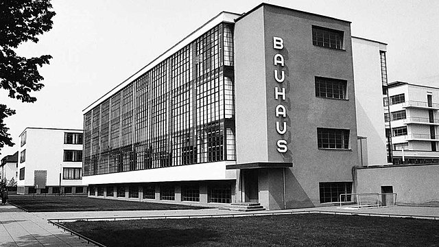 CREACIÓN DE LA ESCUELA BAUHAUS