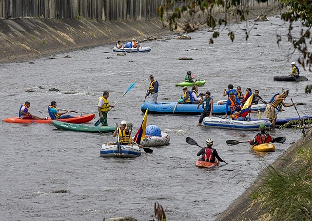 Campaña "Naveguemos el Rio Medellín"