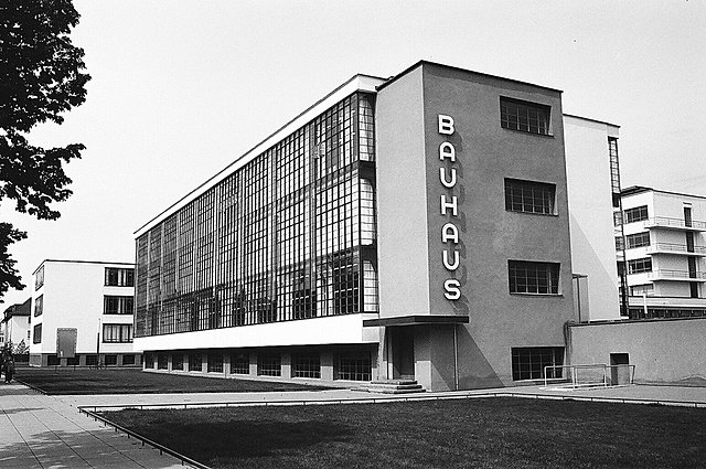 FUNDACIÓN DE LA ESCUELA BAUHAUS