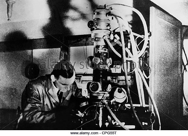 Ernst Ruska crea el microscopio electrónico