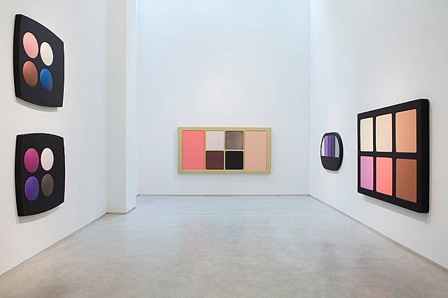 Emmie - Attirer l'attention sur une réalisation ou la camoufler / Exposition Solo Show / Sylvie Fleury: «Palettes of Shadows»