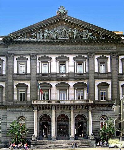 Universidad de Nápoles Federico II. (la universidad estatal y laica  más antigua del mundo)