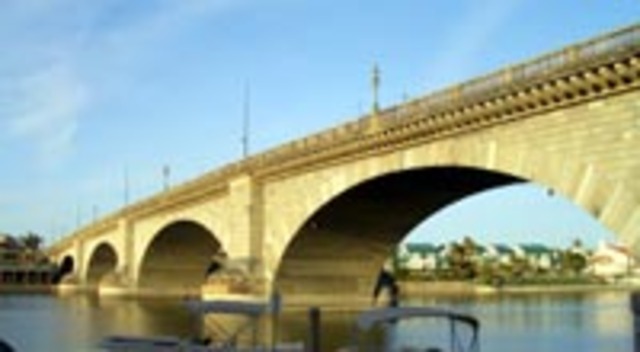 London Bridge Brought to the U.S.