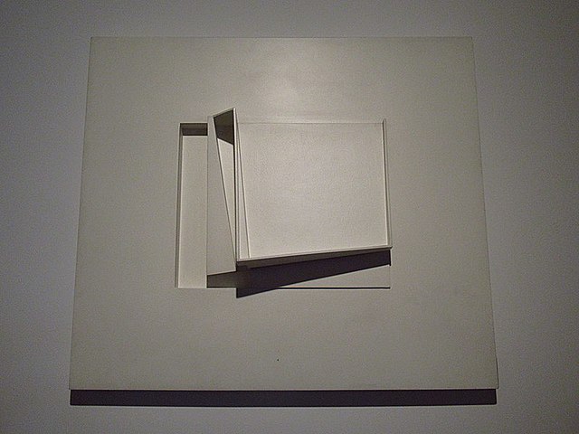 Marta Traba acerca de la exposición de relieves blancos