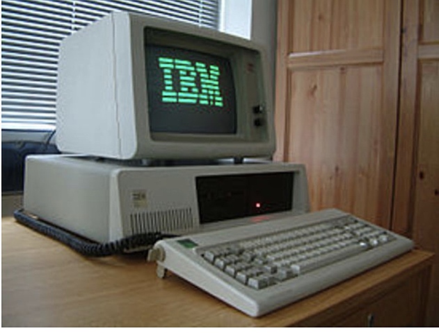 IBM presenta su primera computadora personal