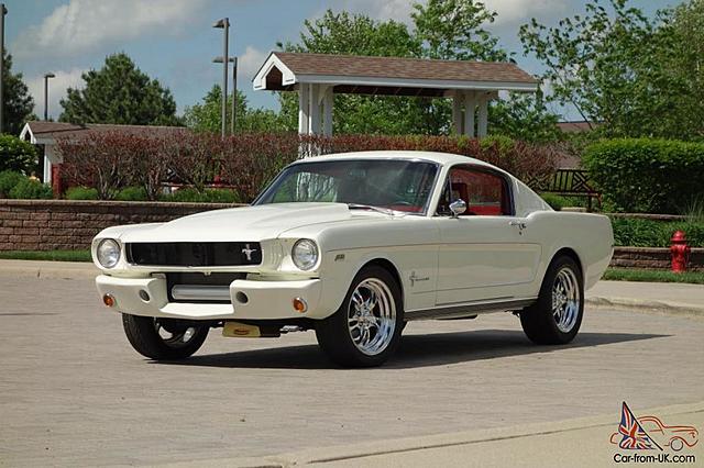 1965 ford mustang 2+2 Fastback