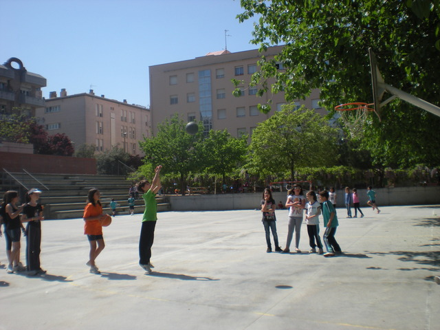 juguem al cau amb els nens