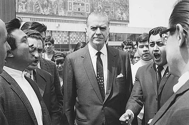 Renuncia Barros Sierra