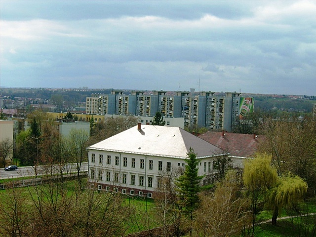 Kaposvárra költözik (tanul)