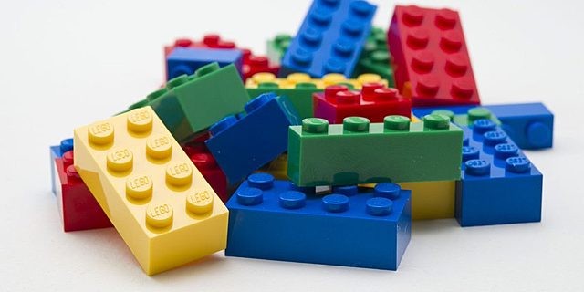 HODGINS - Metáfora de LEGO