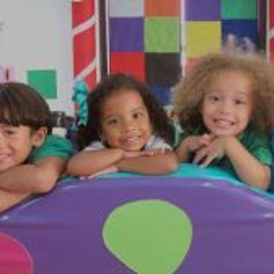 Timeline: Tras los pasos de la infancia y la adolecencia