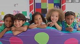 Timeline: Tras los pasos de la infancia y la adolecencia