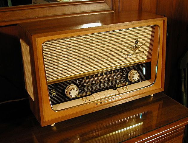 Aparición de la radio en la educación