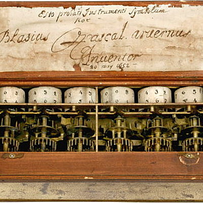 Timeline: Evolución de los avances tecnológicos: máquinas de cálculo y control numérico