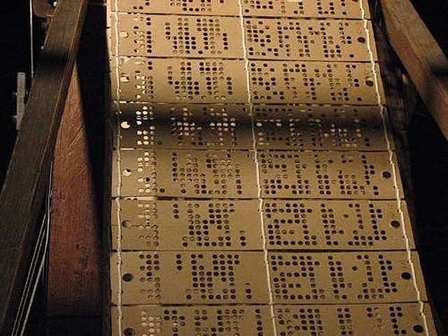 Programación del tejido por medio de fichas perforadas