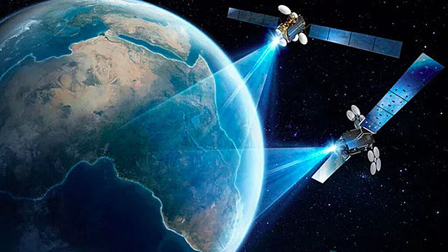 PRIMER SATÉLITE DE COMUNICACIONES