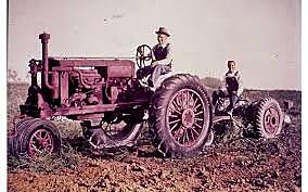 Tractor con cubiertas de caucho