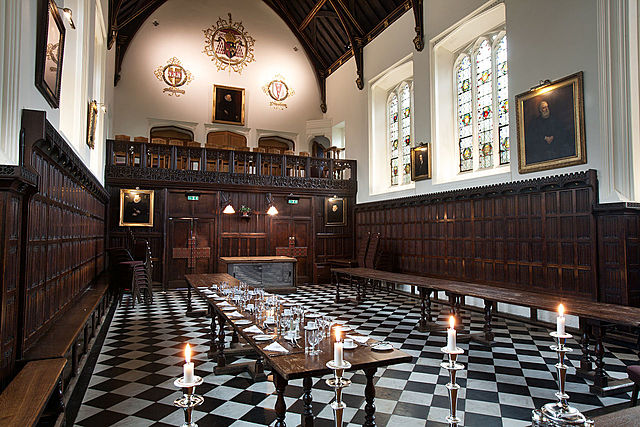 El Padre de Darwin lo envía a la universidad