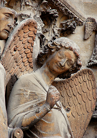 El ángel-monaguillo