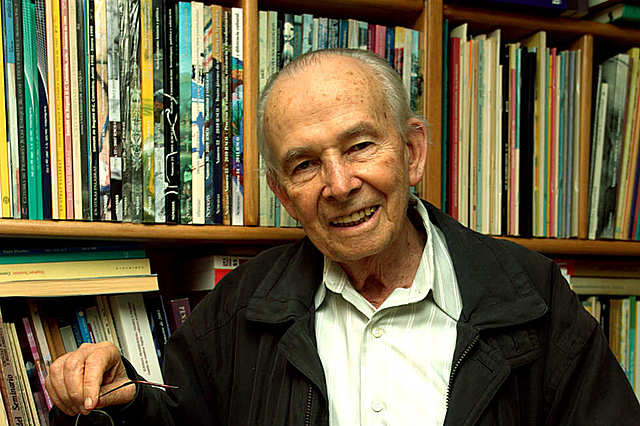 Guillermo Hoyos (La teoria de los consensos mínimos)