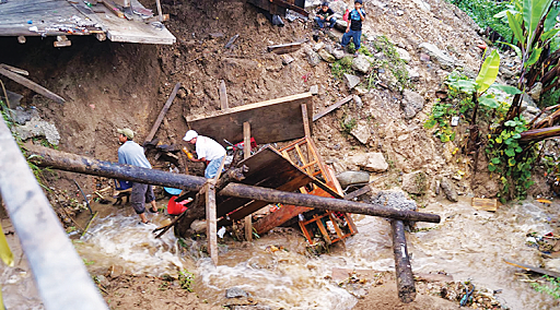 Deslaves y desbordamiento de ríos en Puebla