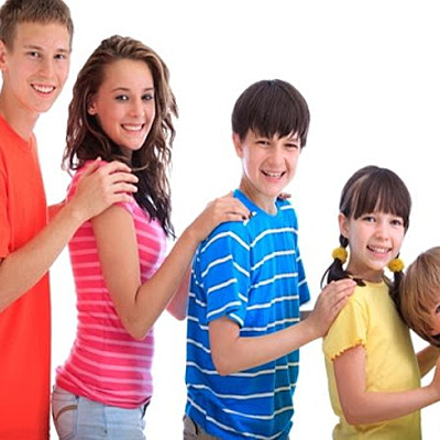 Timeline: TRAS LOS PASOS DE INFANCIA Y LA ADOLESCENCIA