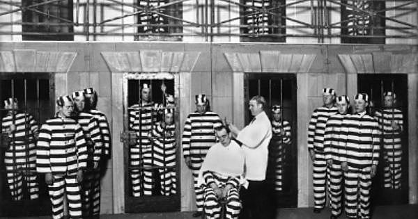 EXPERIMENTOS DE TRASPLANTE TESTICULAR EN 500 PRISIONEROS DE SAN QUINTÍN.