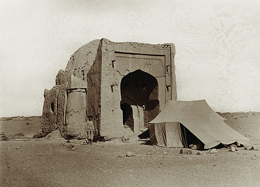 El niño en la tumba