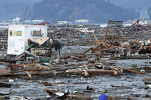 TSUNAMI Y TERREMOTO DE JAPÓN
