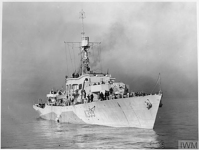 Sirvió en el HMS Tintagel Castle