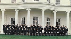 Se desempeñó en el HMS Dryad.