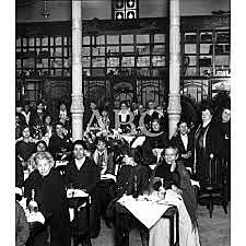 Se funda en Madrid la Asociación Nacional de Mujeres Españolas