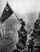 Soldados soviéticos entran en Berlín