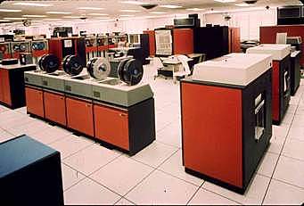 IBM 360, Robert Noyce y Gordon Moore.