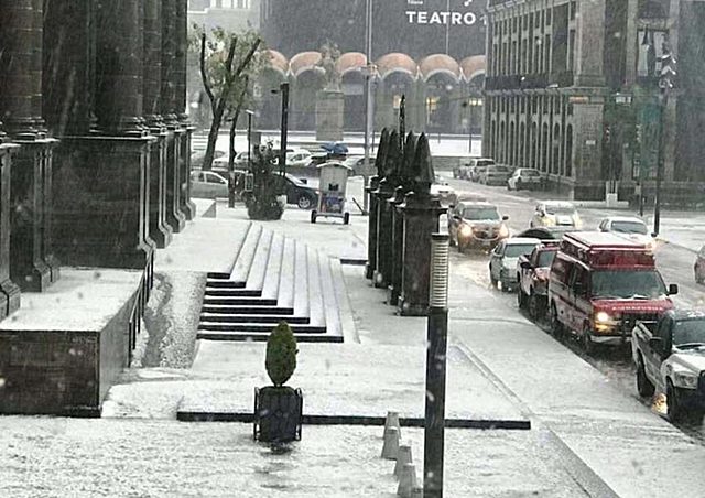 Tormenta de granizo sorprende, Toluca