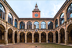 Universidad de Bolonia.
