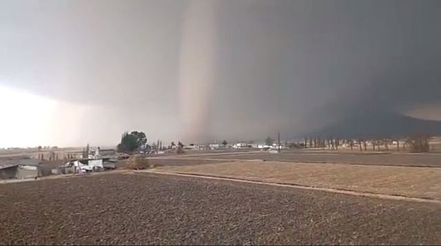 Tornado daña casas en Edomex
