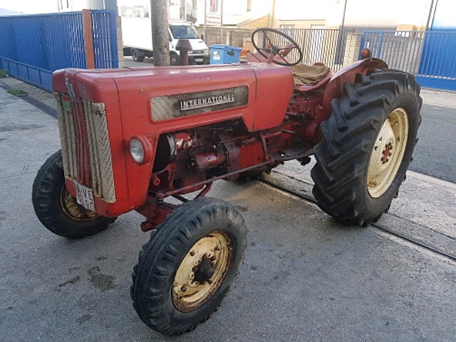 TRACTOR CON NEUMATICOS