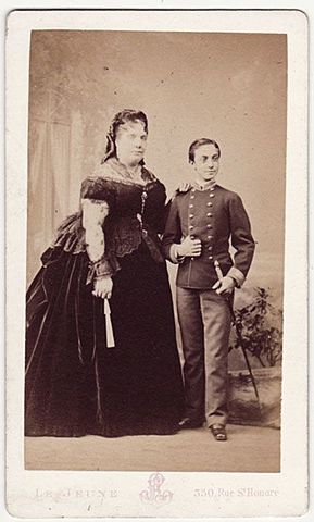 Isabel II abdica a favor del seu fill Alfons Amadeu de Savoia, rei d'Espanya