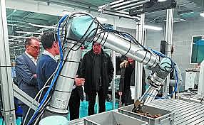 Robot encargado de las tareas de montaje.