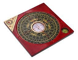 Se inventa la brújula en China.