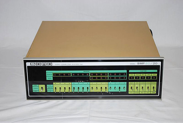 Surge la primera microcomputadora