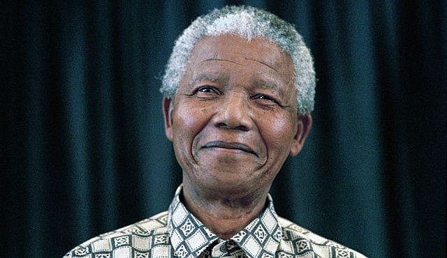 NELSON MANDELA (1918 2013)​ PERSONAJE DEL HUMANISMO DEMOCRÁTICO