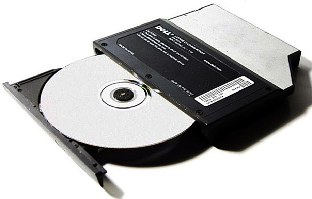 Se establece el CD-ROM.