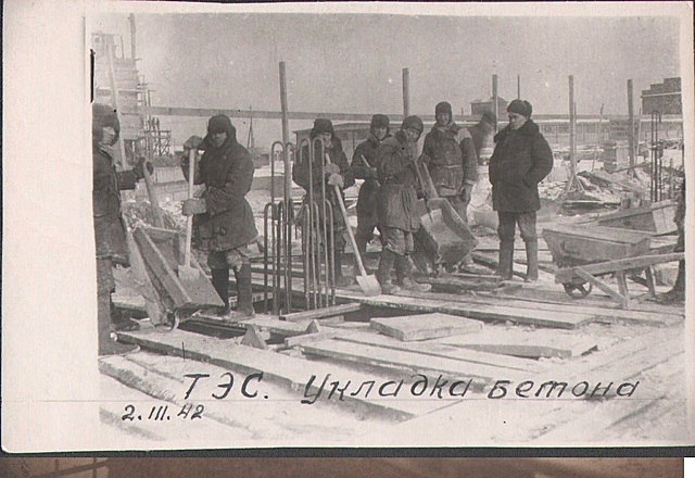 Также одной из важных профессий стал бетоноукладчик.