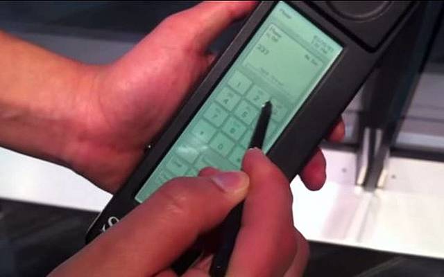 Primer Teléfono Táctil e Inteligente