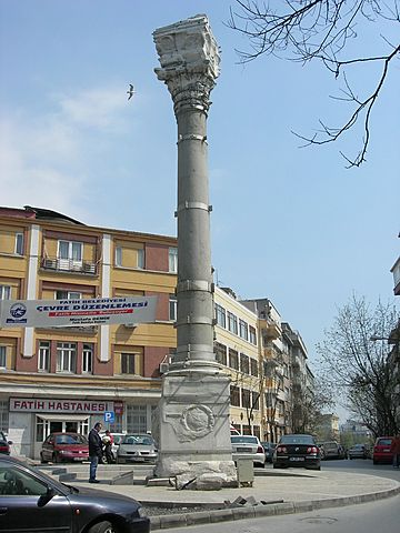 Columna de Marciano. Arte romano: Bajo Imperio.