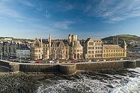 Walesben létrejött az Aberystwyth egyetem (első International Relations tanszék)