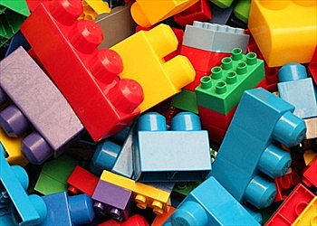 2000 / METÁFORA DEL LEGO