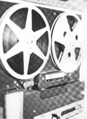 EN 1935-  El Magnetófono hizo su aparición pública